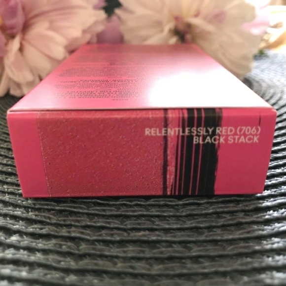 MAC Lashes To Lips Kit: Relentlessly Red Lipstick, Mini MacStack + *BNIB - Picture 15 of 16